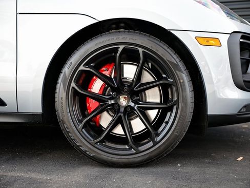 New 2026 Porsche Macan GTS image 13