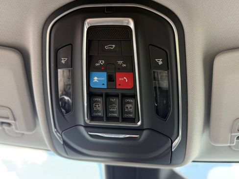 Used 2022 Jeep Grand Cherokee Limited AWD/4WD image 24