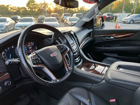 Used 2020 Cadillac Escalade ESV Luxury image 10