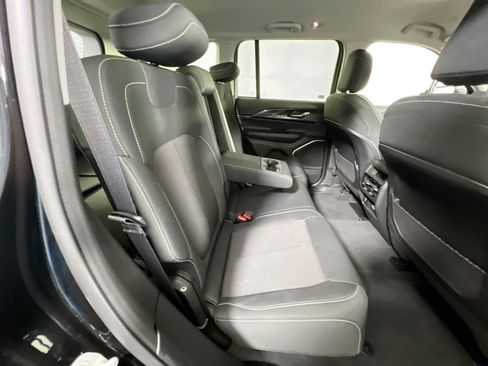 Used 2022 Jeep Grand Cherokee Laredo w/ Luxury Tech Group I image 25