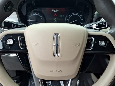 Certified 2022 Lincoln Corsair AWD w/ Premium Package image 6