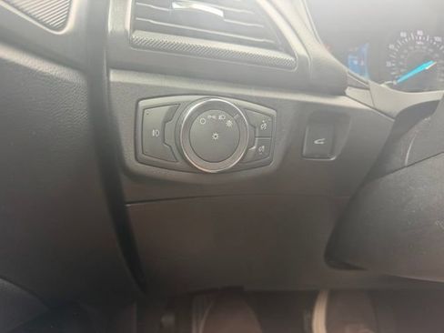 Used 2018 Ford Fusion SE w/ Equipment Group 201A FWD image 12