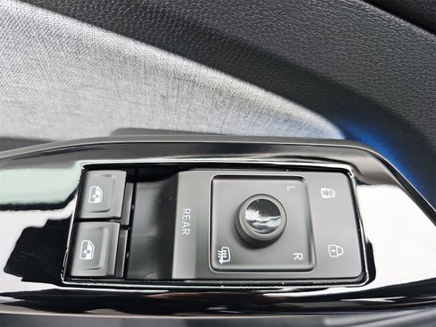 Certified 2023 Volkswagen ID.4 Pro image 25