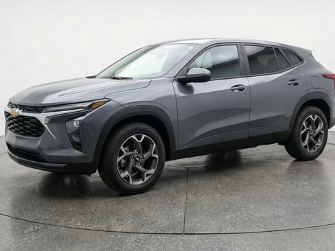 Used 2025 Chevrolet Trax LT w/ LT Convenience Package image 3