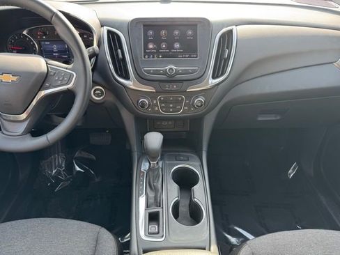 Used 2023 Chevrolet Equinox LT image 2