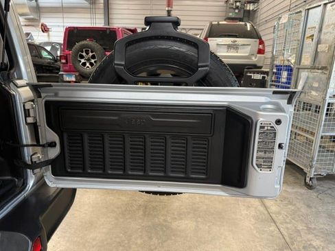 Used 2023 Jeep Wrangler Unlimited Sahara AWD/4WD image 23