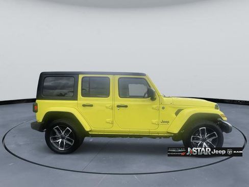 Used 2024 Jeep Wrangler Unlimited image 3