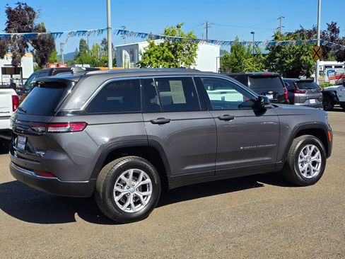 Used 2022 Jeep Grand Cherokee Limited AWD/4WD image 32