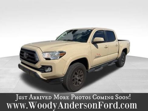 Used 2020 Toyota Tacoma SR5 RWD image 1