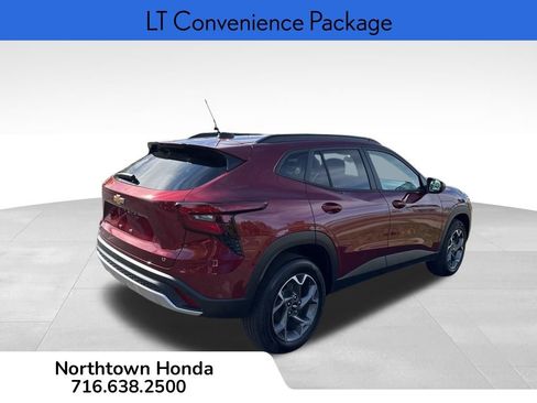 Used 2024 Chevrolet Trax LT w/ Sunroof Package image 5