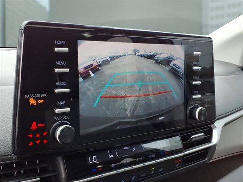 Used 2022 Toyota Sienna XLE FWD image 4