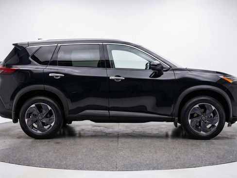 Used 2025 Nissan Rogue SV AWD/4WD image 11