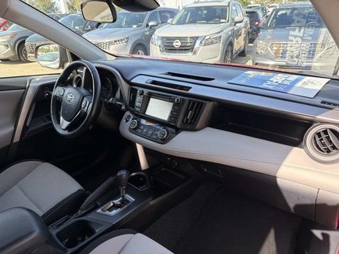 Used 2017 Toyota RAV4 XLE FWD image 17