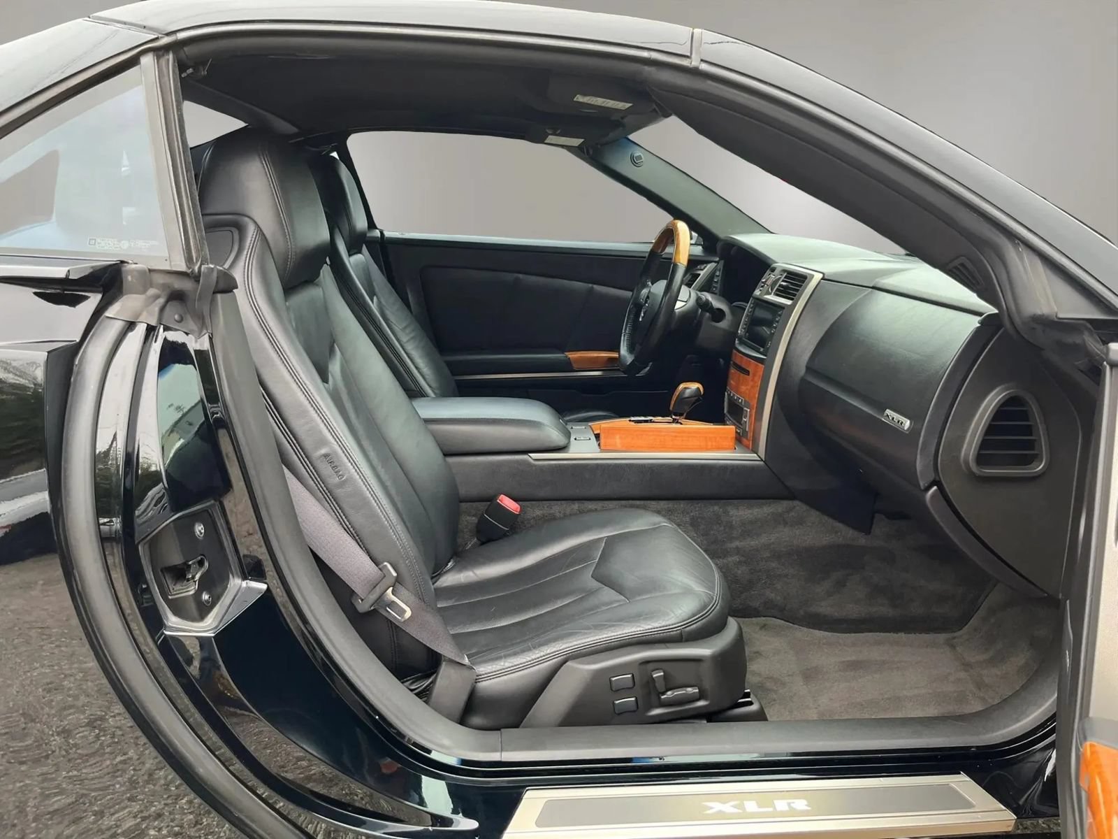 Used 2006 Cadillac XLR RWD image 14