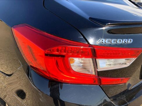 Used 2018 Honda Accord Sport image 32