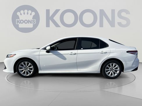 Used 2018 Toyota Camry LE FWD image 2