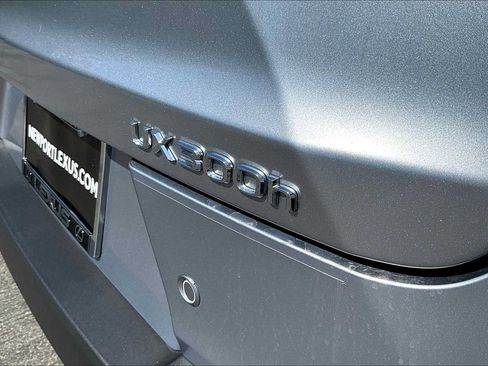 Used 2025 Lexus UX 300h FWD w/ Accessory Package (Z2) image 8