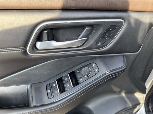 Used 2021 Nissan Rogue SL image 18