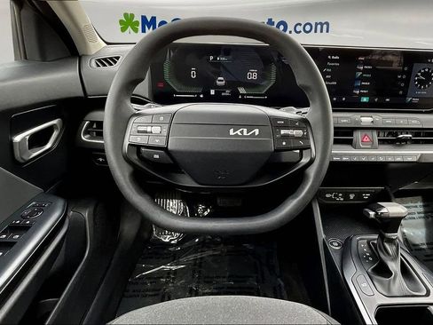 Used 2025 Kia K4 LXS image 8