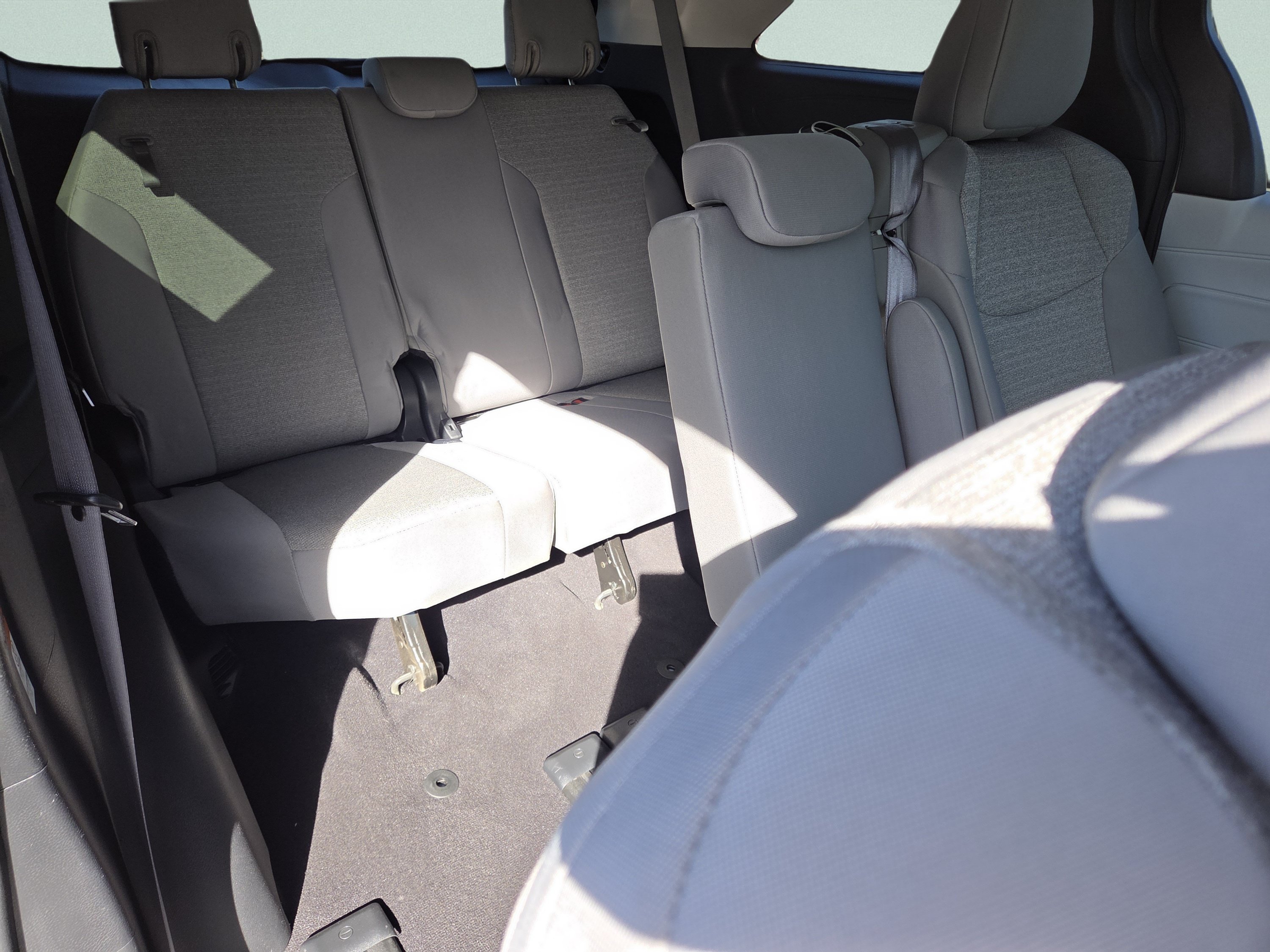 Used 2025 Toyota Sienna LE FWD image 5