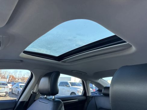 Used 2017 Ford Fusion SE w/ Equipment Group 201A image 19