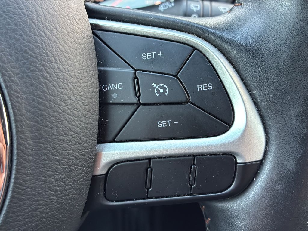 Used 2018 Jeep Compass Latitude w/ Popular Equipment Group FWD image 37