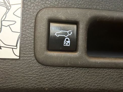 Used 2021 Toyota Sienna Platinum image 32