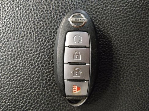 Used 2020 Nissan Titan SV w/ SV Convenience Package image 32