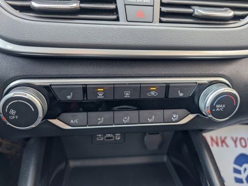 Used 2022 Nissan Altima 2.5 SV w/ SV Premium Package image 16