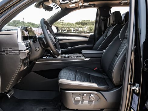 Used 2026 Cadillac Escalade V w/ LPO, Floor Liner Package AWD/4WD image 40