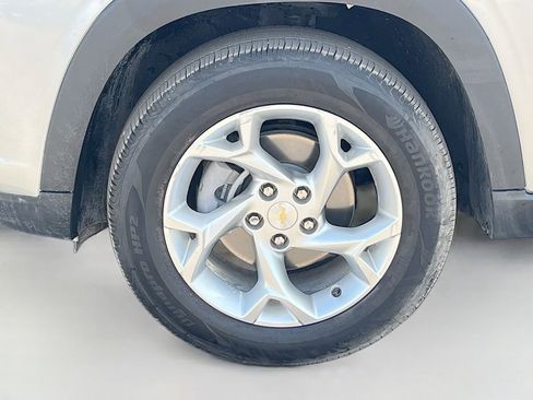 Used 2025 Chevrolet Trax LS w/ LS Convenience Package FWD image 29