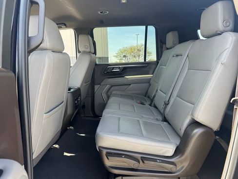 Used 2025 Chevrolet Suburban LT AWD/4WD image 13