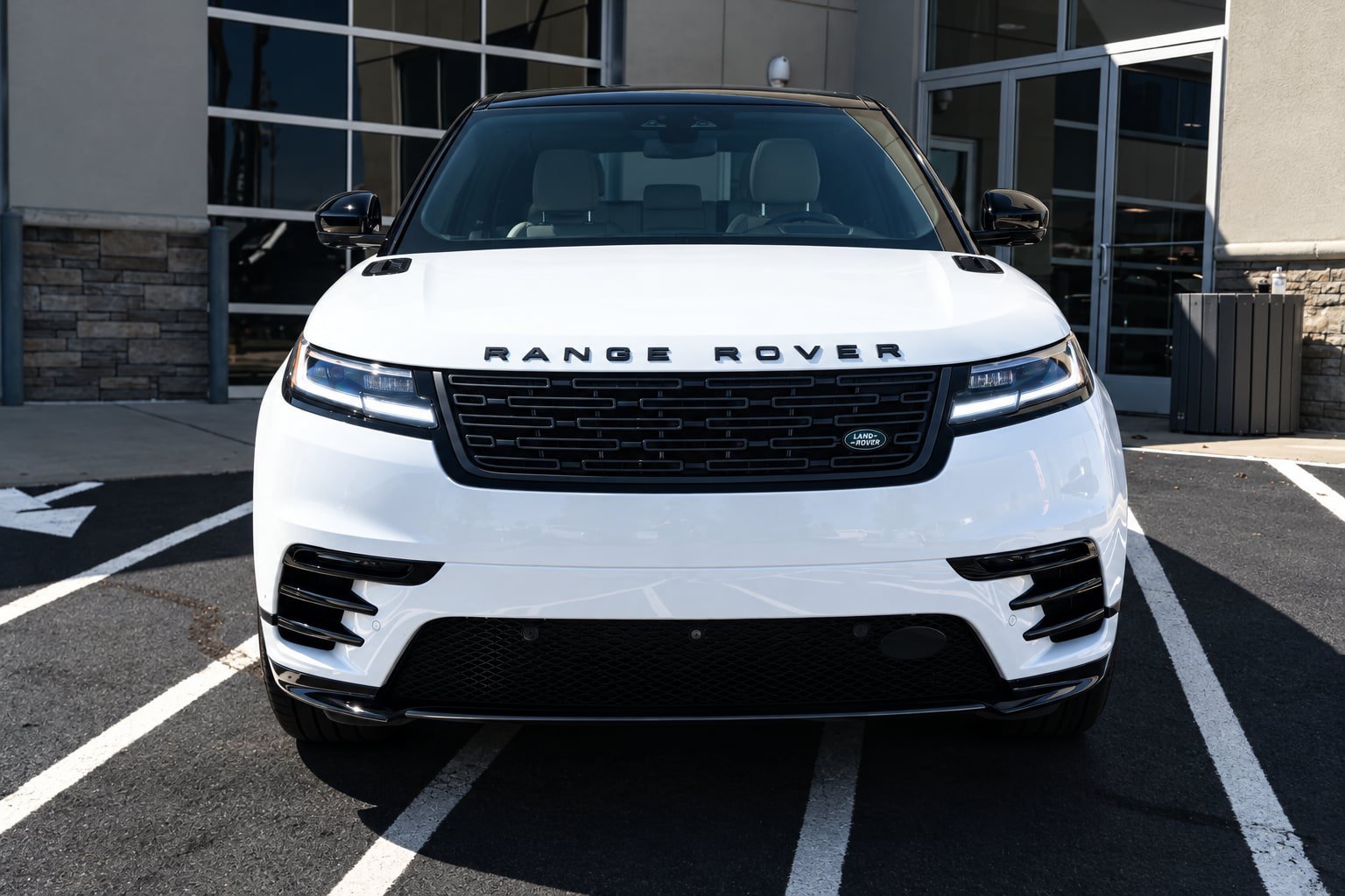 Used 2026 Land Rover Range Rover Velar Dynamic SE AWD/4WD image 2