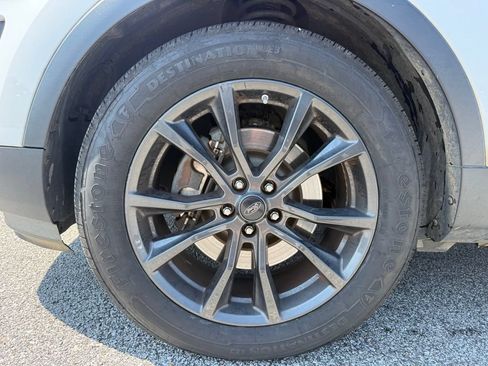 Used 2017 Ford Explorer XLT w/ Equipment Group 202A FWD image 22