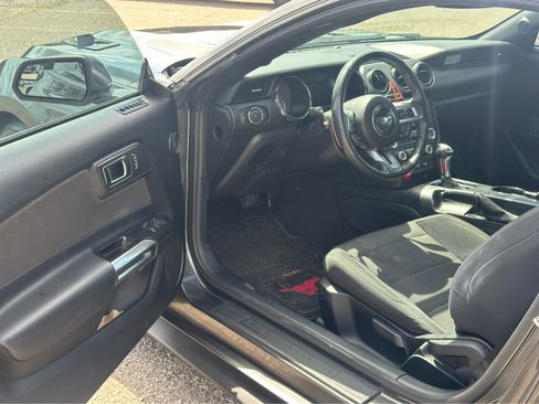 Used 2017 Ford Mustang Coupe RWD image 32