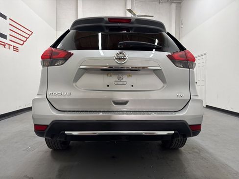 Used 2017 Nissan Rogue SV w/ SV Family Package image 13