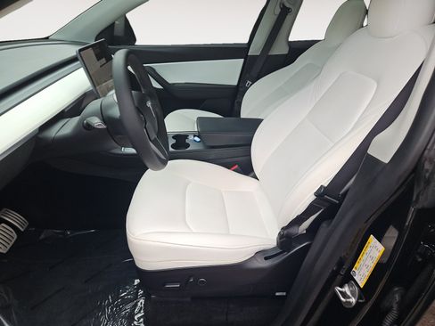 Used 2022 Tesla Model Y Performance AWD/4WD image 9