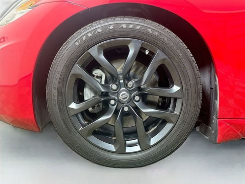 Used 2016 Nissan 370Z Coupe RWD image 30