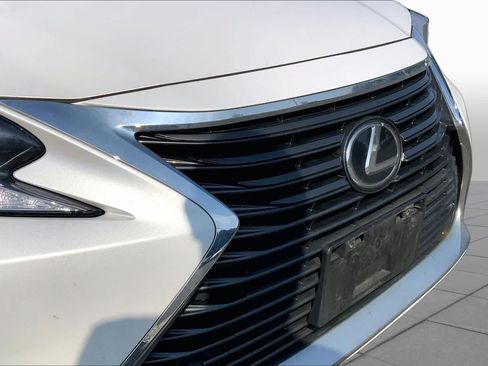 Used 2018 Lexus ES 350 w/ Luxury Package w/Wood Trim FWD image 30