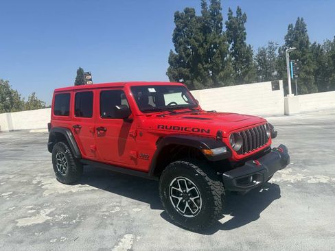 Used 2025 Jeep Wrangler Unlimited Rubicon w/ Convenience Group AWD/4WD image 42