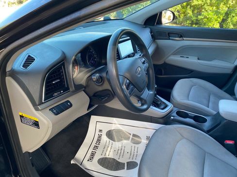 Used 2017 Hyundai Elantra SE image 24
