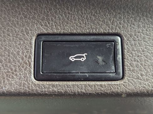 Used 2012 Volkswagen Touareg Sport AWD/4WD image 48