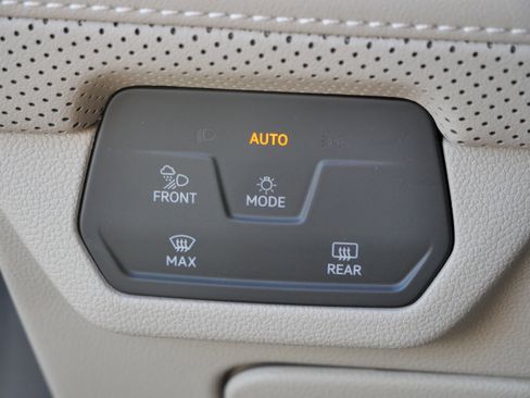 Certified 2025 Volkswagen Atlas SEL Premium R-Line image 21