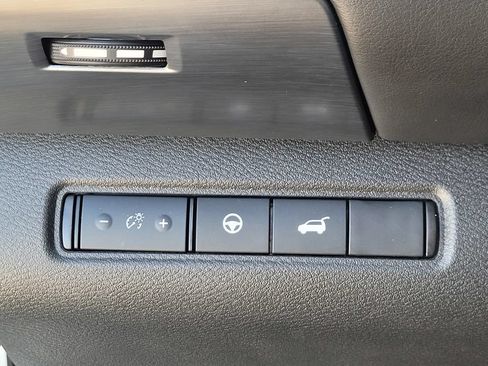 Used 2025 Nissan Pathfinder SL w/ SL Premium Package FWD image 41