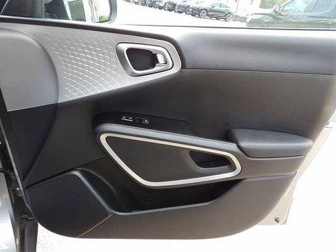 Used 2023 Kia Soul LX FWD image 32