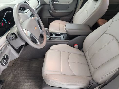 Used 2017 Chevrolet Traverse LT FWD image 9
