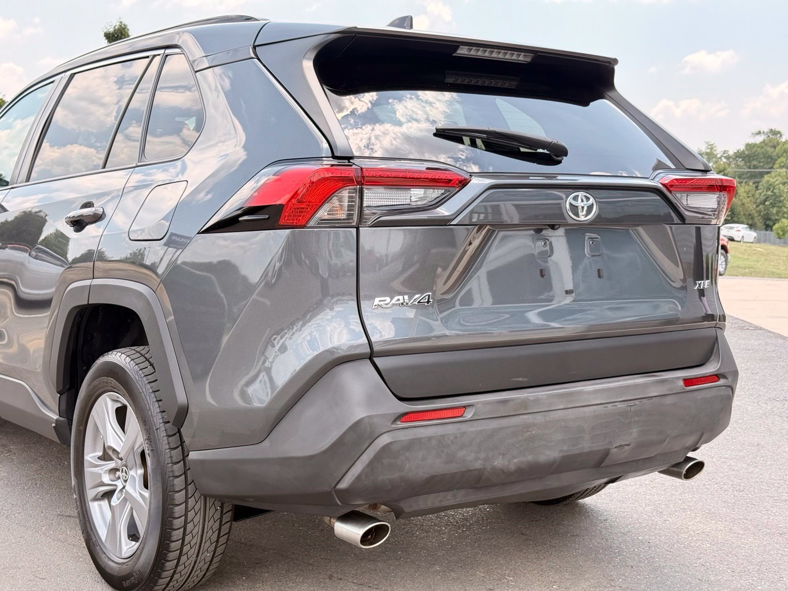 Used 2023 Toyota RAV4 XLE w/ Convenience Package FWD image 5