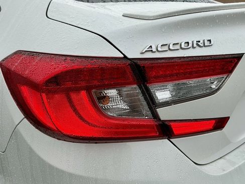 Used 2018 Honda Accord Sport image 14