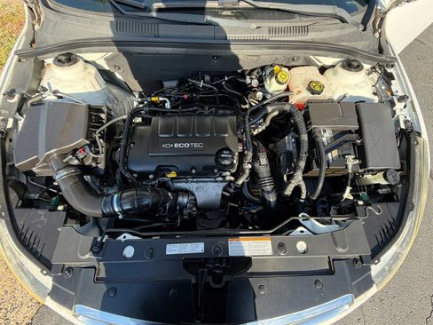 Used 2015 Chevrolet Cruze LT FWD image 23