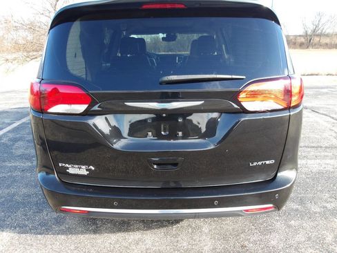 Used 2018 Chrysler Pacifica Limited w/ Tire & Wheel Group image 45